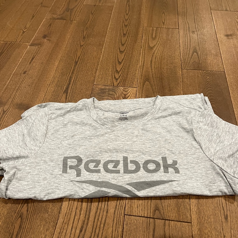 Reebok  Heather Grey  Short Sleeve TShirt - Picture 3 of 5